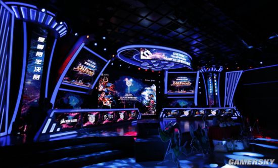 他在中场的 他在中场的